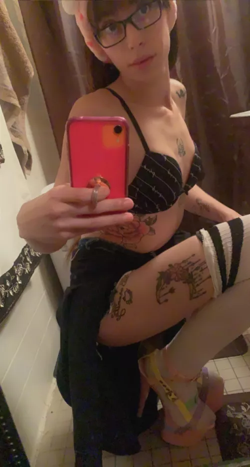 lol nyc girl definitely thinking bout making a OF what you guys think?