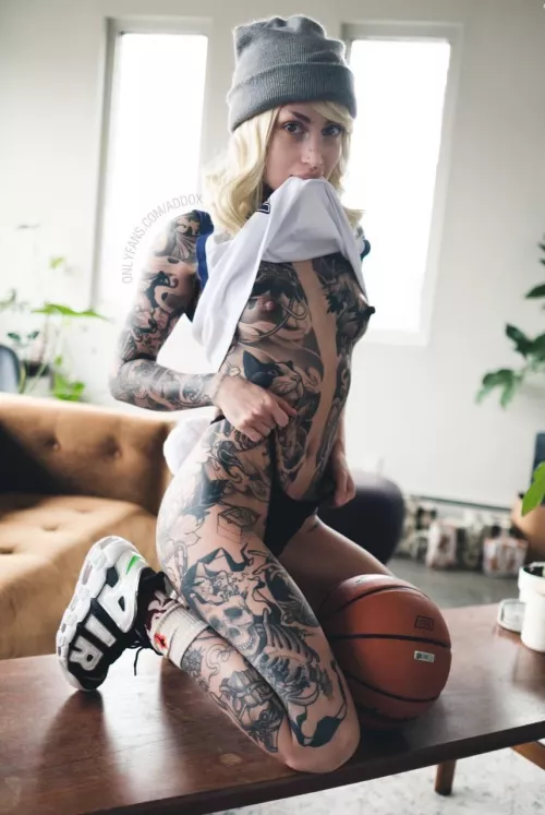 Lola Bunny wants to play