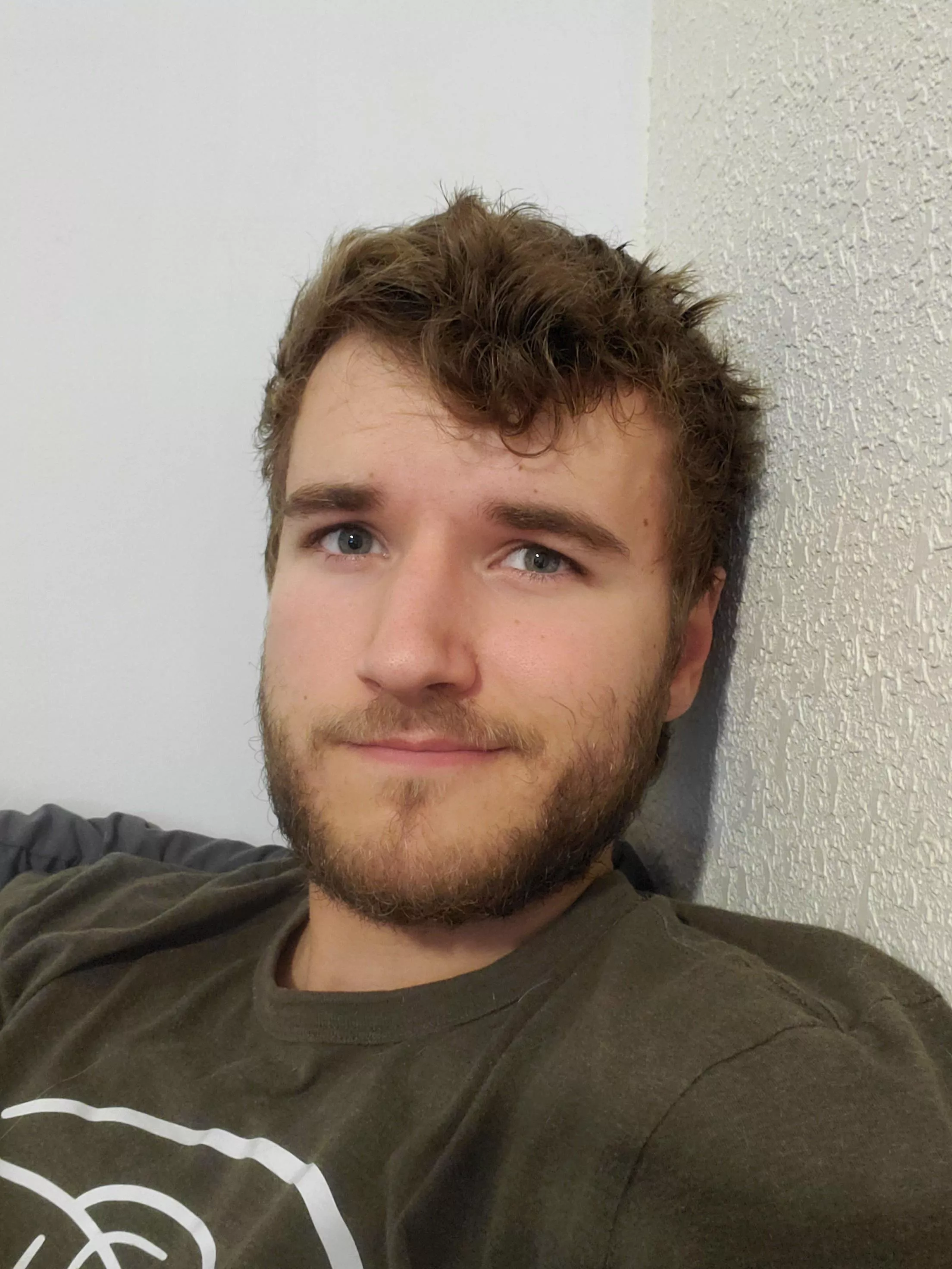 Lonely and bored if anyone wants to talk! Lonely and bored if anyone wants to talk!