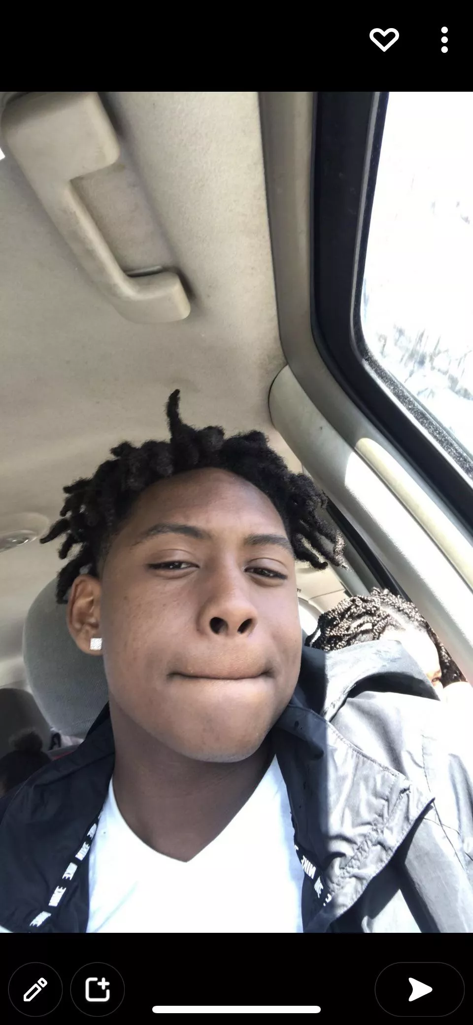 Lonely looking for an older woman👻{smkbj60}