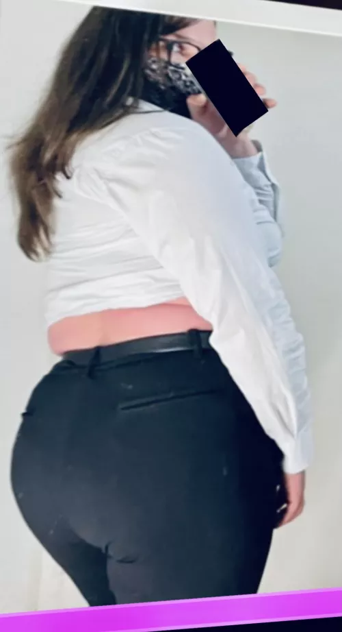 look at my small Hand comparing to my Butt 🥺💕