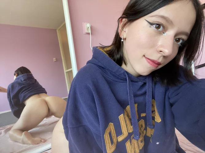 Look at the mirror behind me to see your dinner π