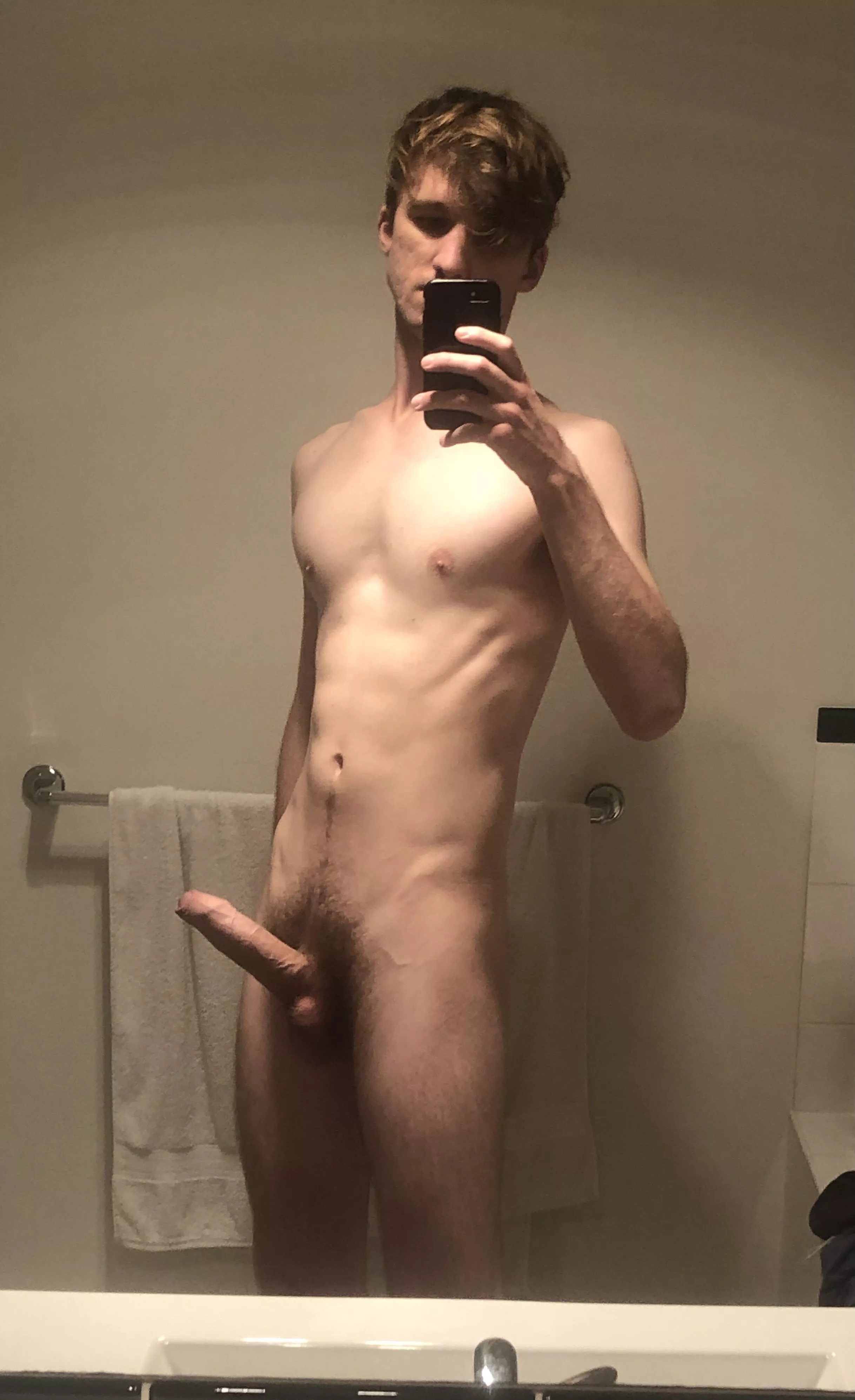 Look at this skinny little fucker with the dramatic lighting who tf gave me the right Look at this skinny little fucker with the dramatic lighting who tf gave me the right