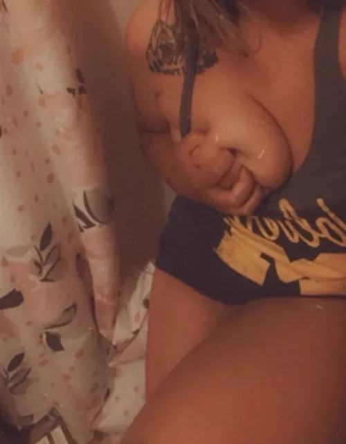 Looking at my body, do you think Iβm the one who should be the cake or the quean? Iβm curious π (27fOhio)
