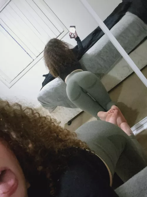 looking for a man who will hold my hair while i give head