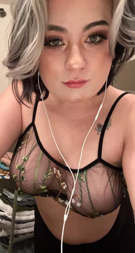 Looking for a snuggle buddy. I promise I’ll put on my black lipstick for the snuggling🖤