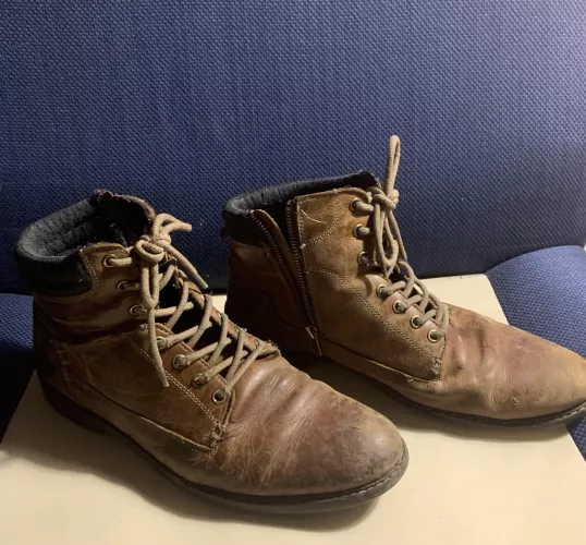 Looking for an ID or similar match to these. (Woolen sweater-like interior w/ zippers)