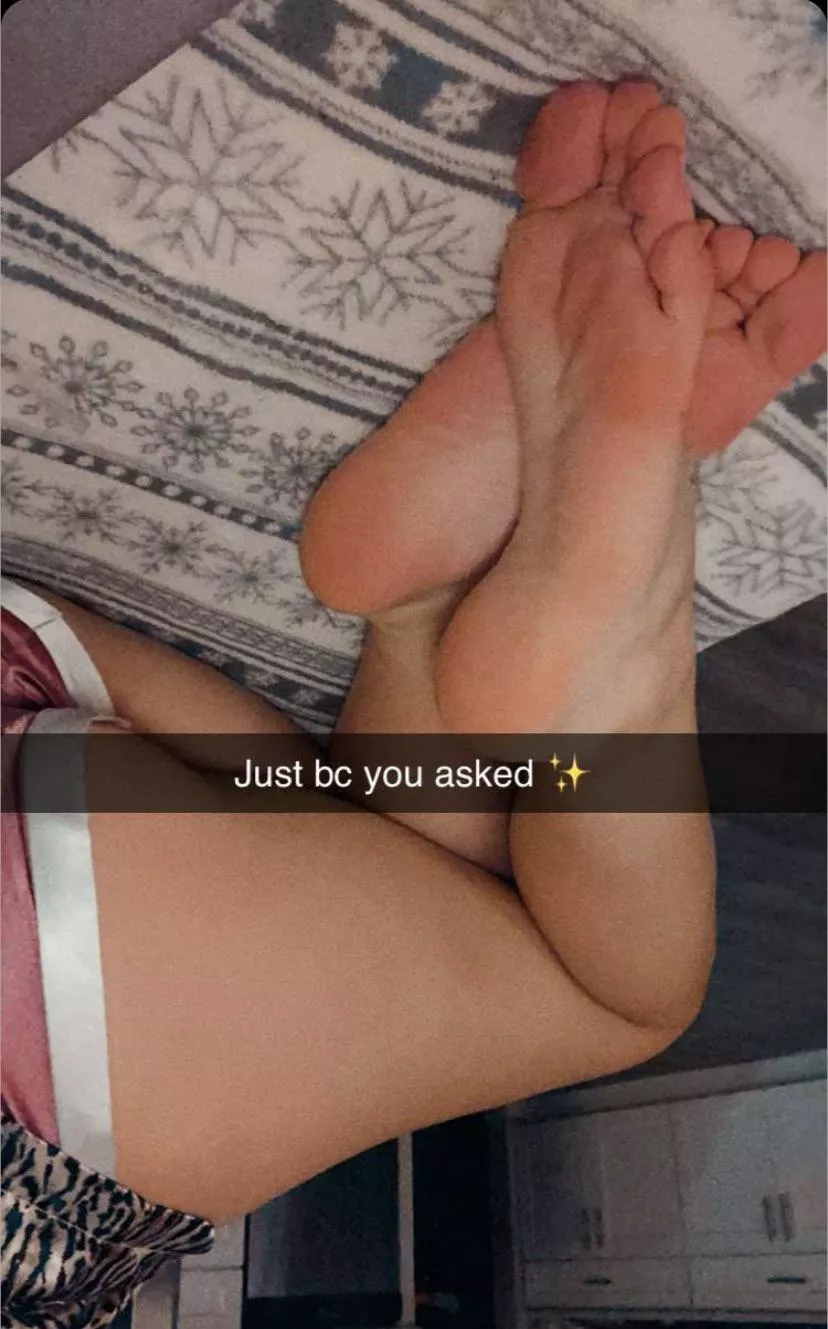 Looking for another foot girl I can handle around 😈 Looking for another foot girl I can handle around 😈