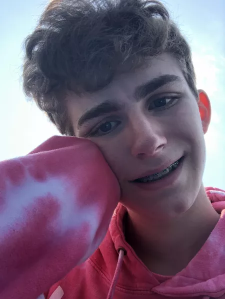 Looking for friends 😁 DM me! list of games I play is in my bio