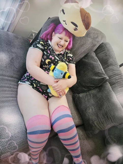 Looking for friends in the ddlg community! Comment before you dm♡