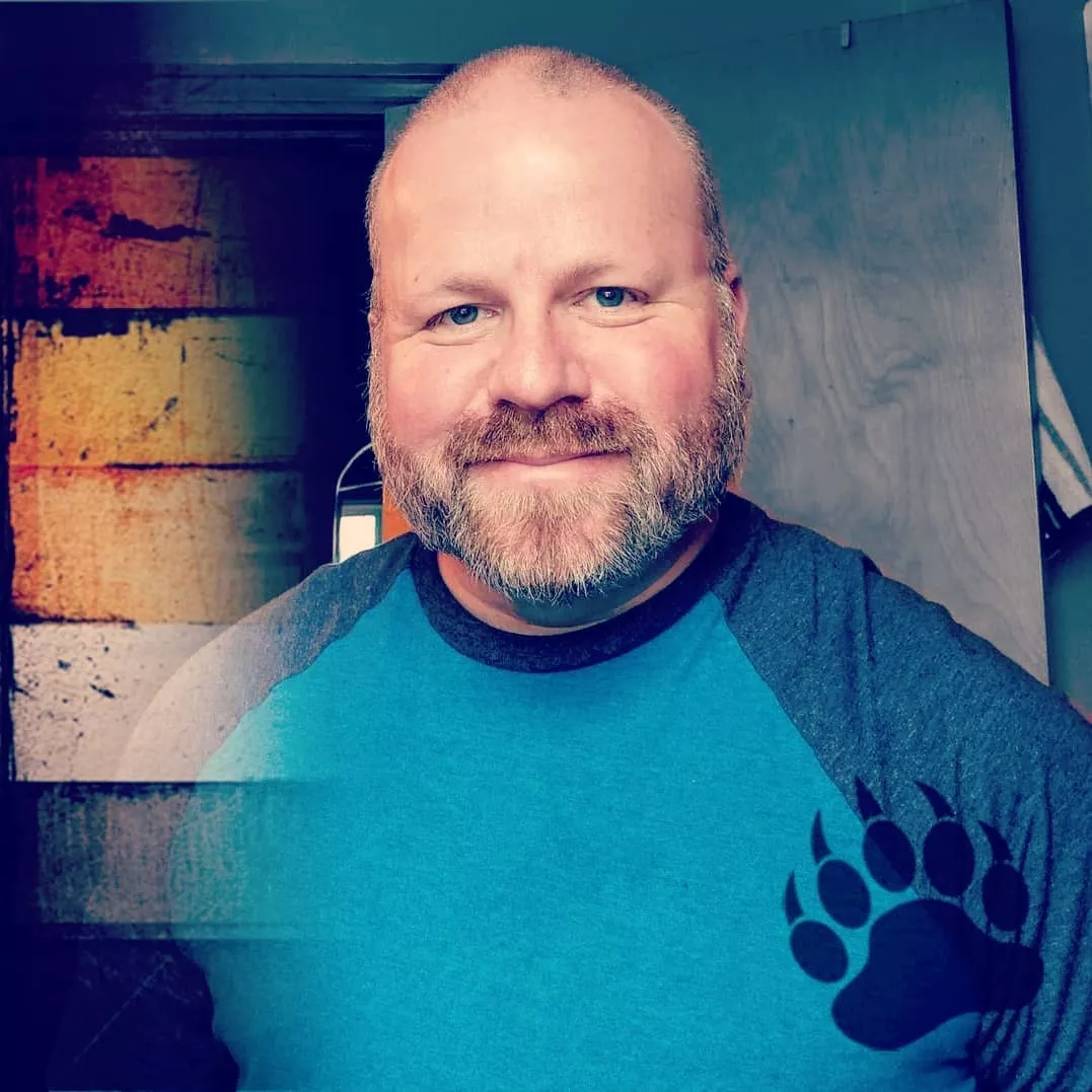 Looking for gay bears to chat with. Happy Saturday guy's 😋