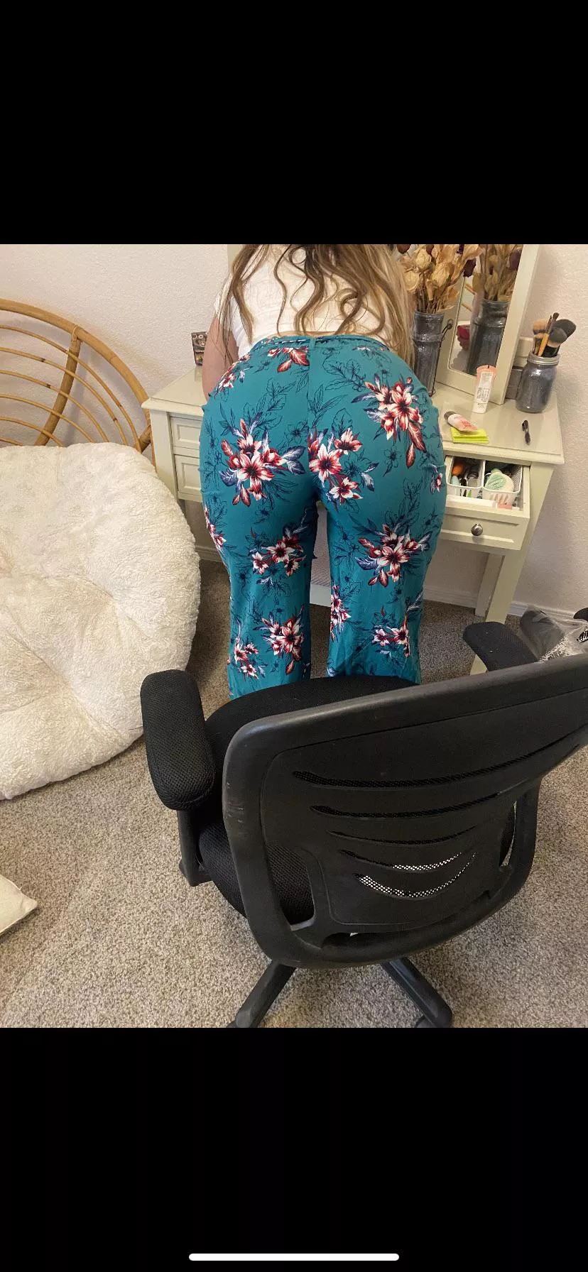 Looking for other like minded women to play with hubby and I 😉