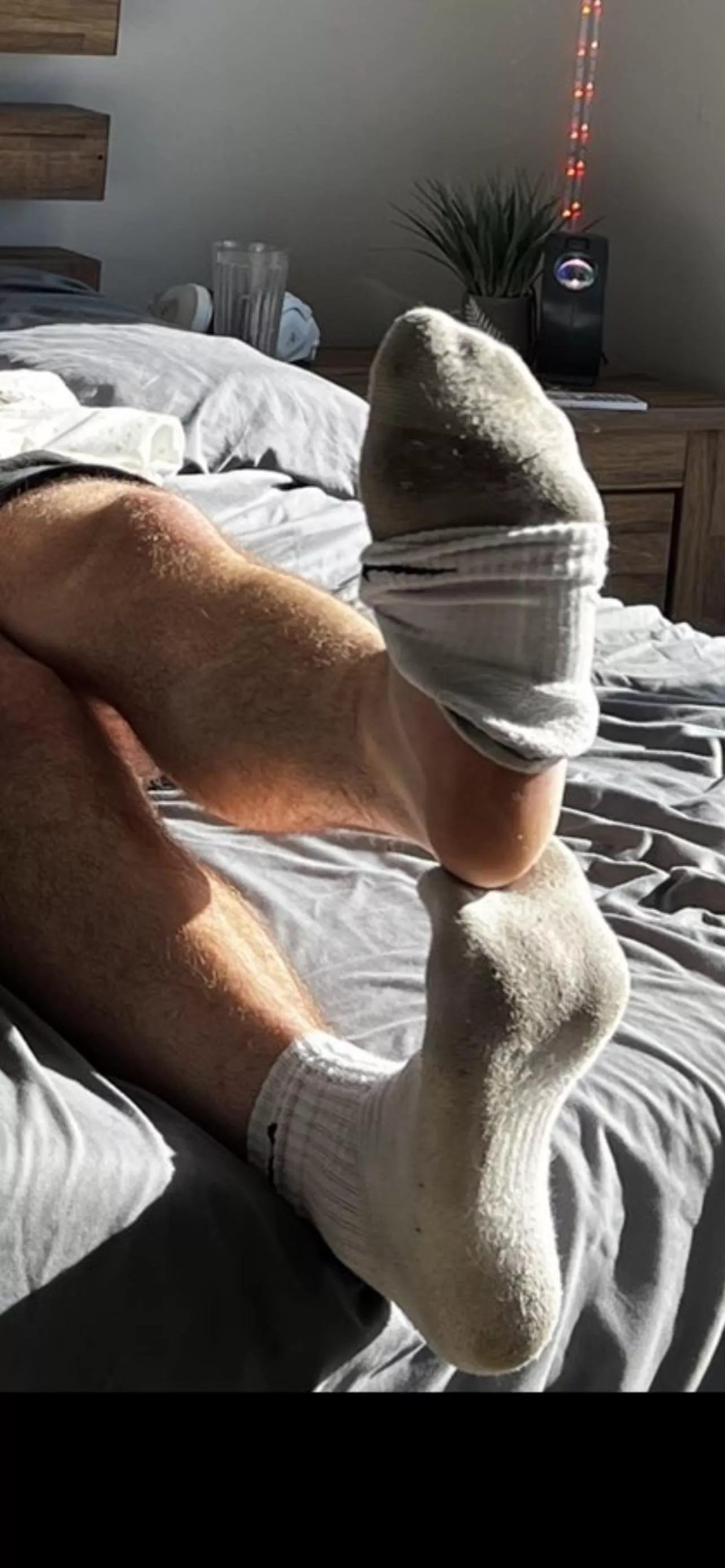 Looking for straight or alpha guys to worship. You could treat me however you wanted, I could wait on you hand and foot, make a great foot rest, do your chores? Aggressive and dominant the better. I’m cute, 28, hwp and have pics for trade. Very serious