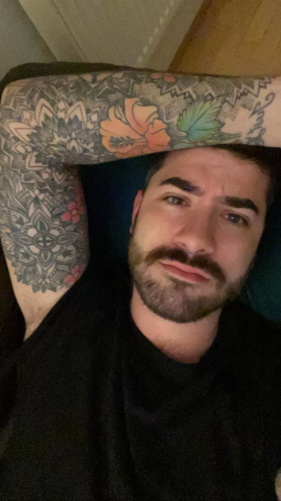 Looking for Xbox friends and new game suggestions!! Mainly play Minecraft and Elder Scrolls!