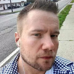 Looking to connects with likeminded gay nerds. Hit me up :)