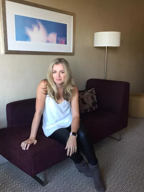 Looking to share this wife this weekend Sydney !! Msg me