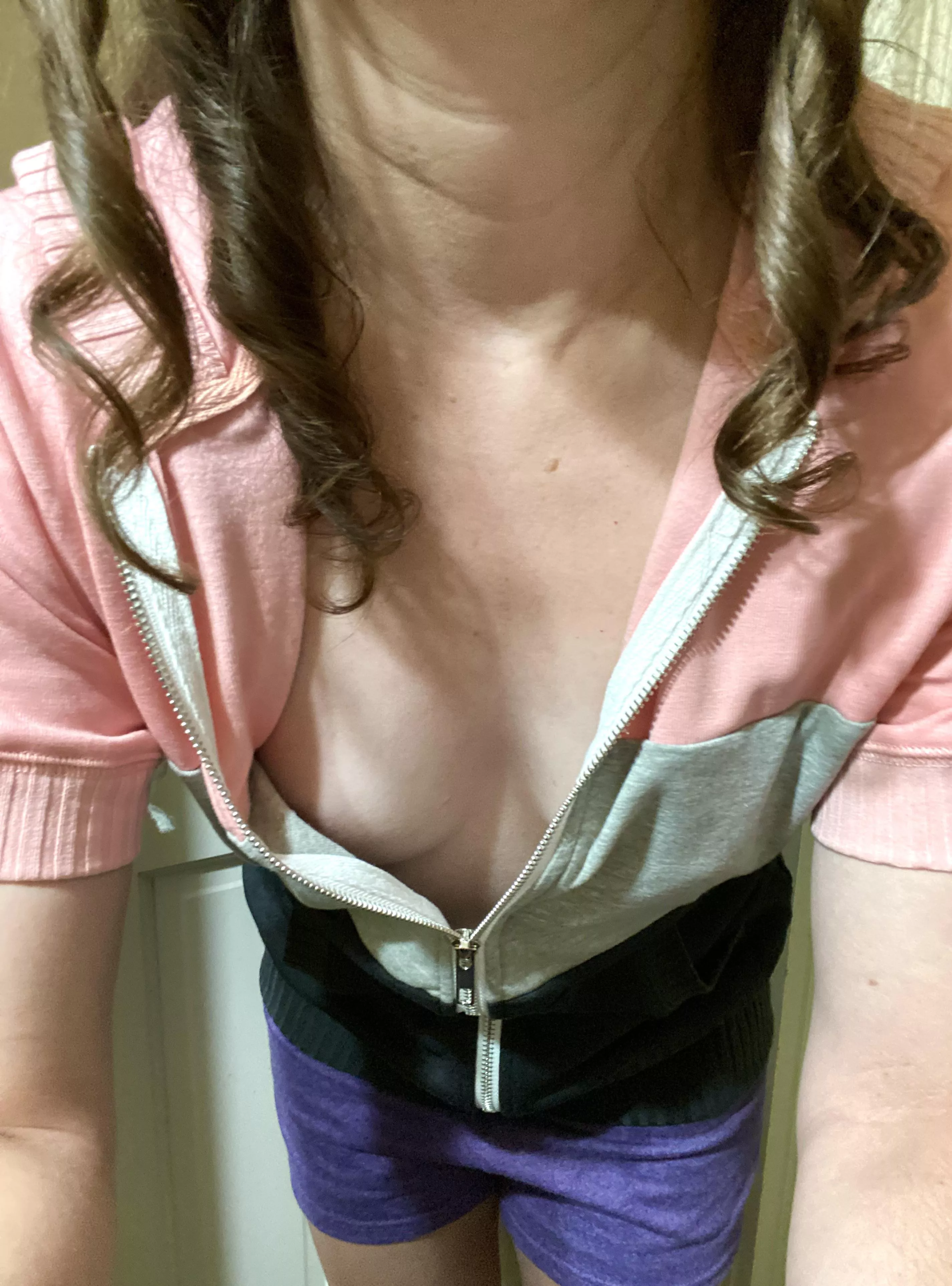 Looks like I need to zip my jacket up a little more… ☺️ Looks like I need to zip my jacket up a little more… ☺️