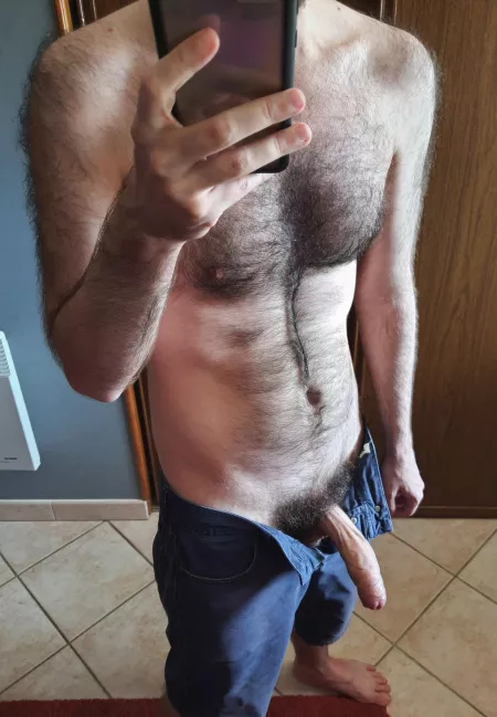 Lots of hair and no underwear π€·