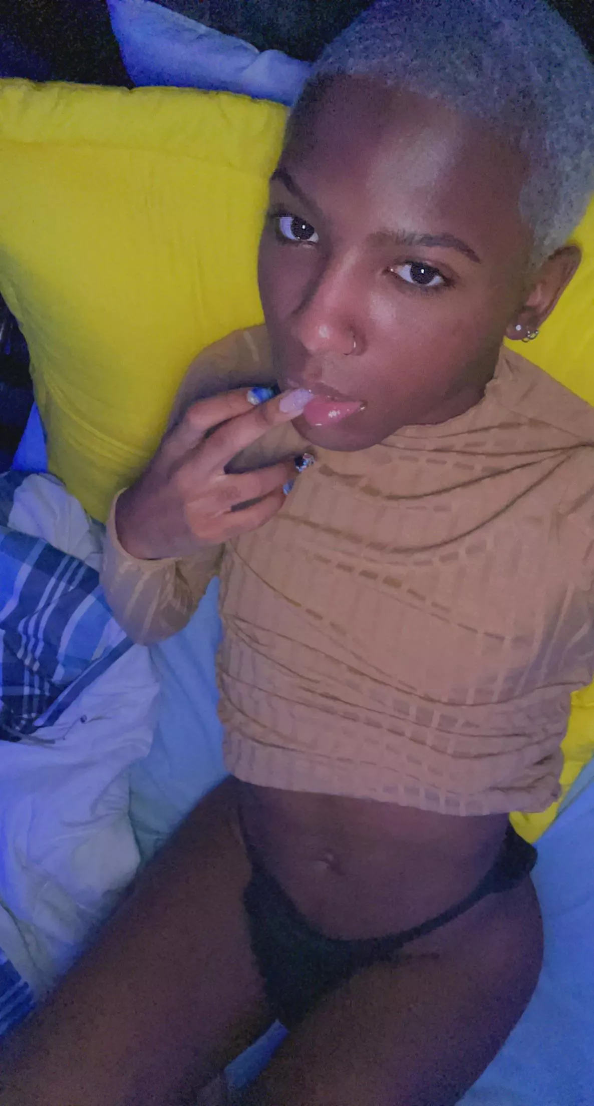 love a good thong 🖤