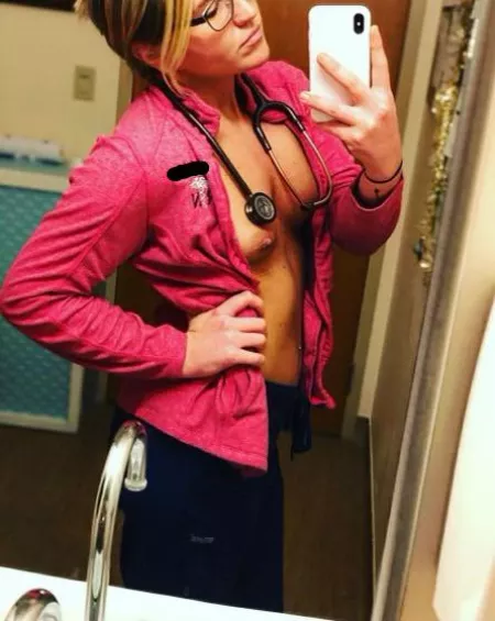 Love being naughty at work🍑💉