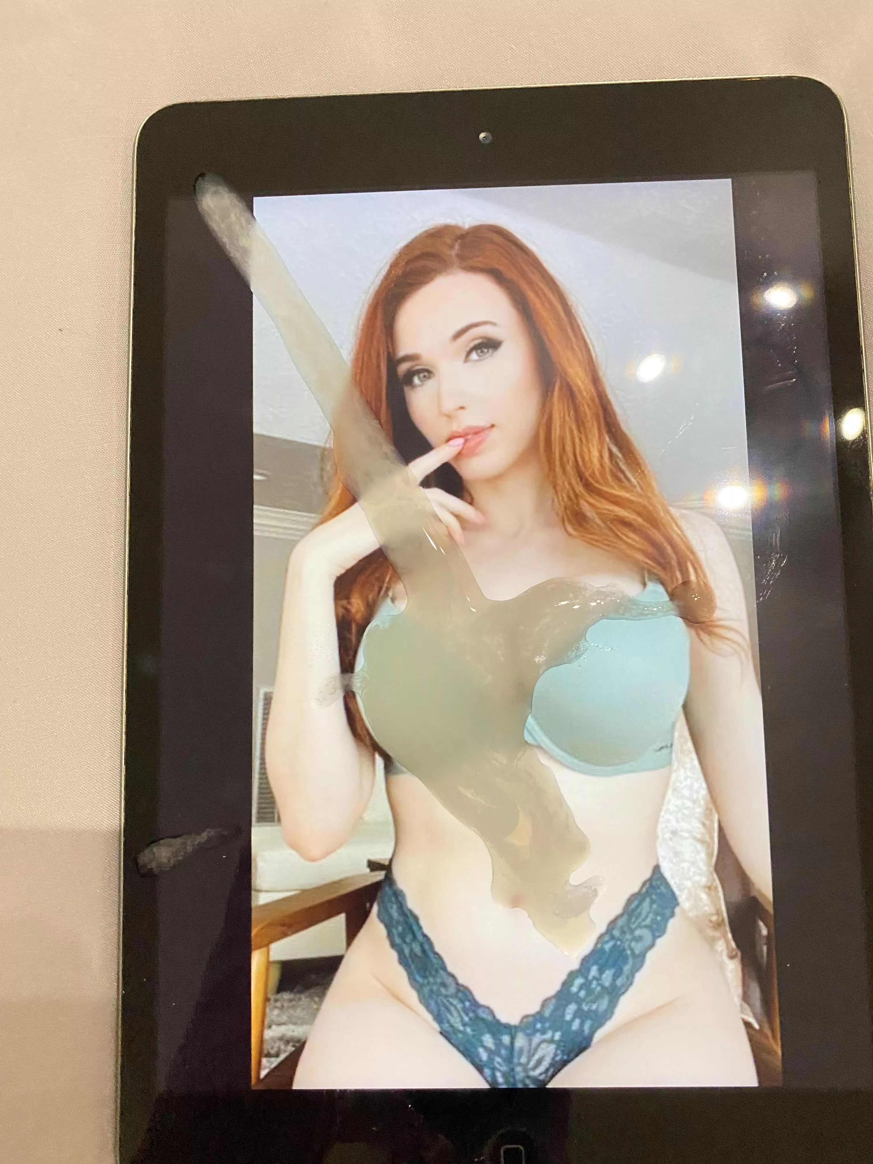 Love covering Amourath in cum