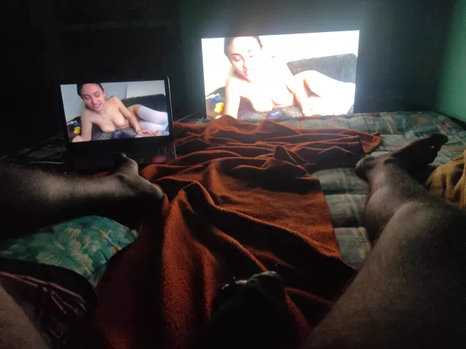 Love edgin to live cams... Gonna be edging through the day