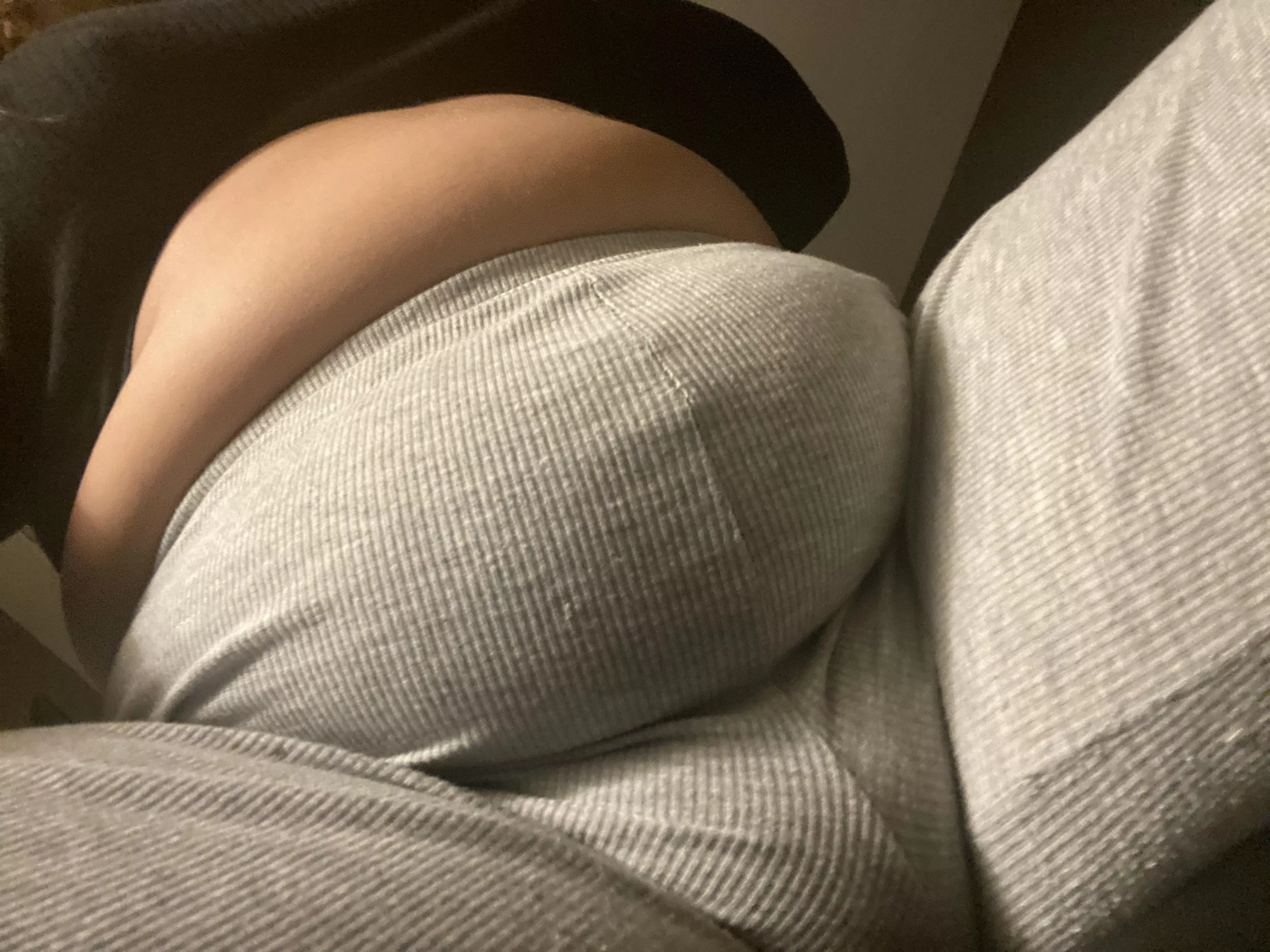 Love how the bottom of my gut is bulging with blubber😍