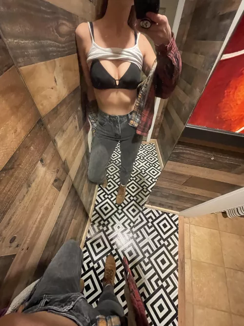 Love messing around in public bathrooms (f)