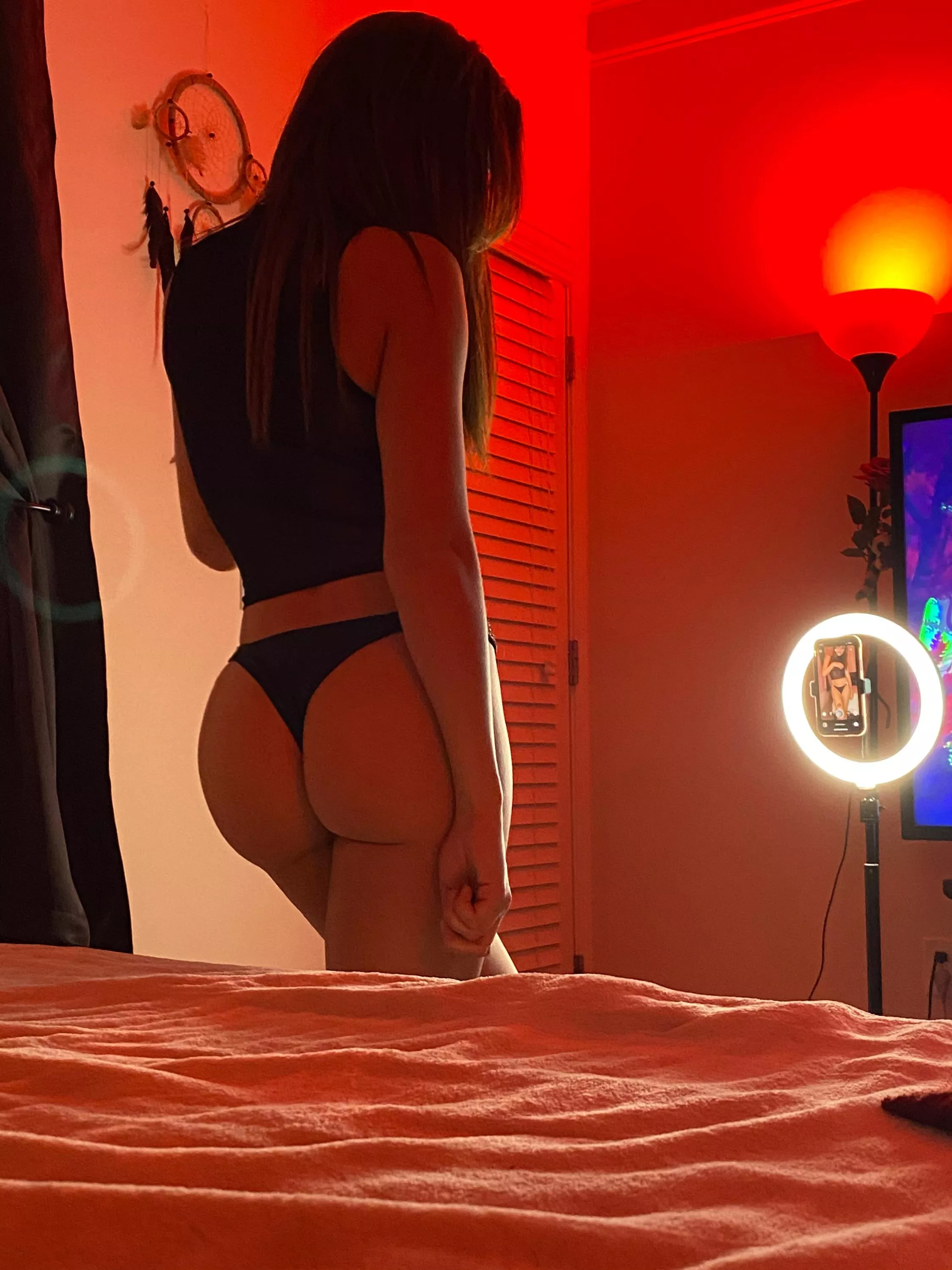 Love my ass in this pic (: