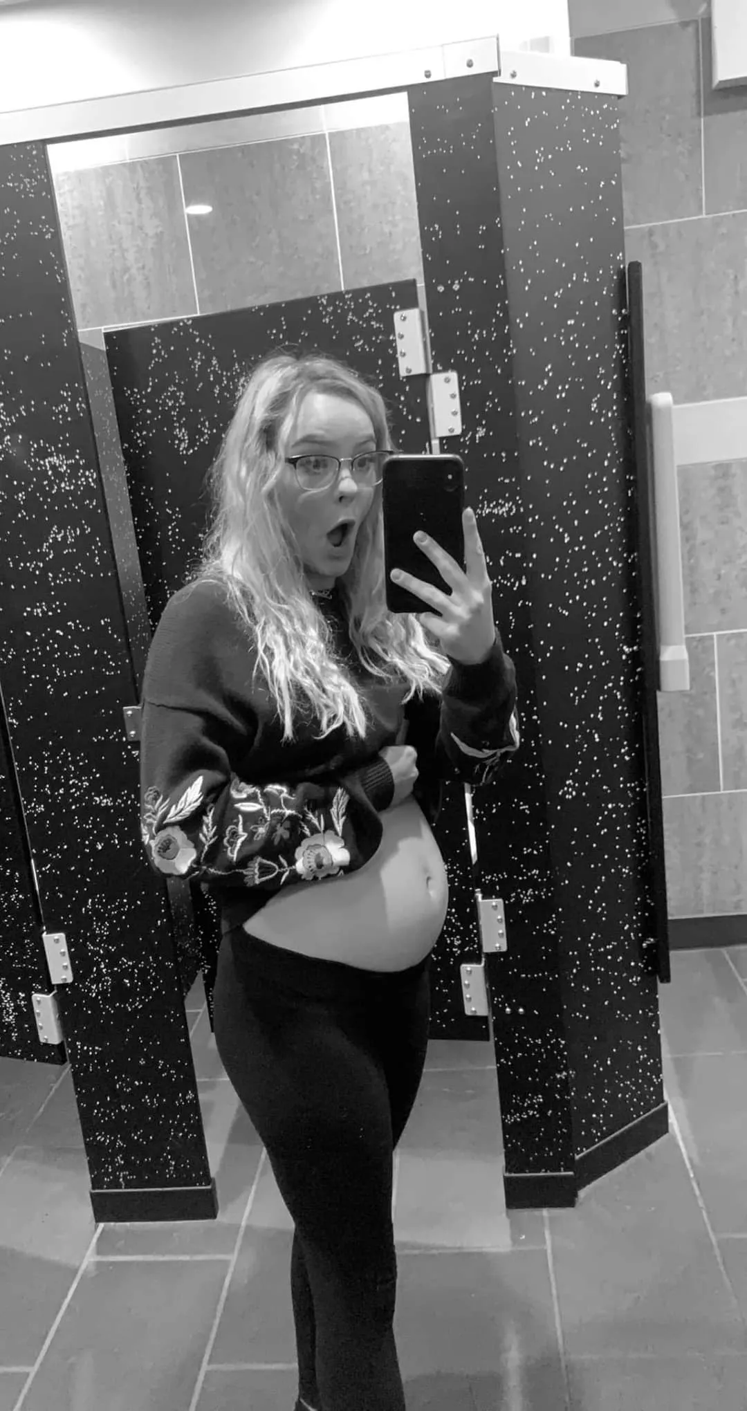 love my belly. message me for pregnant content. 🥰