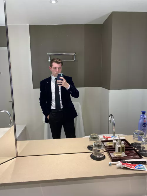 Love my blue velvet jacket! (22, 🇬🇧)