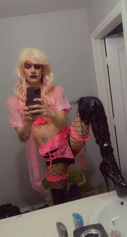 Love my heels 🥵