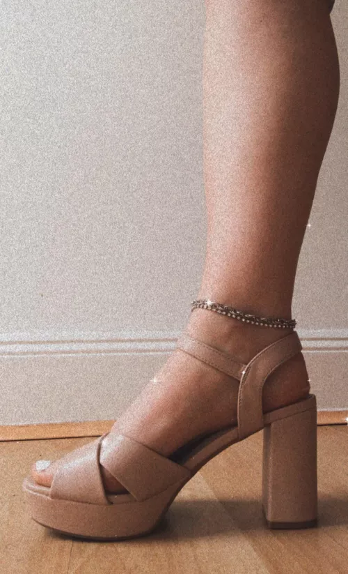 Love my new heels 🤤