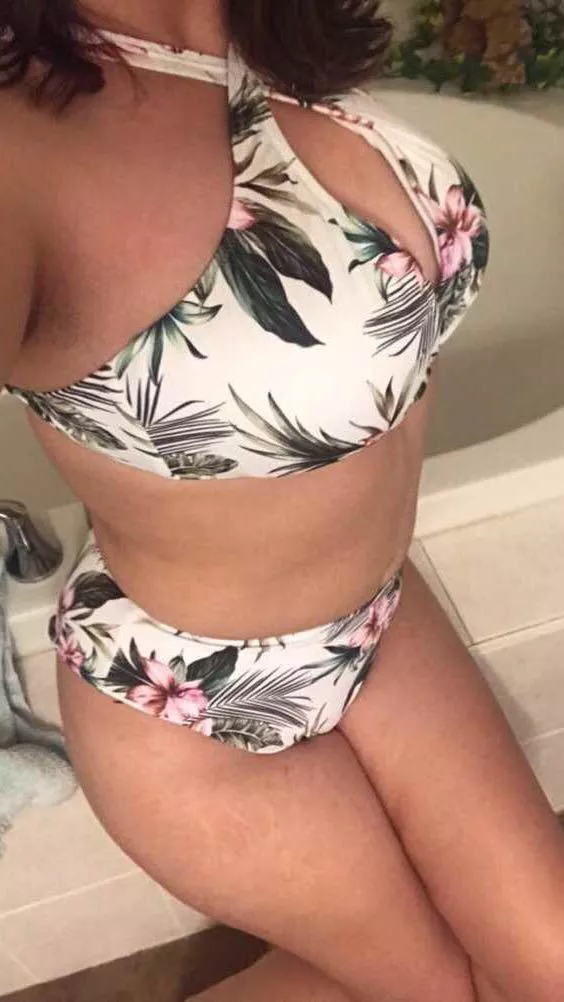 Love my new swimsuit 😋