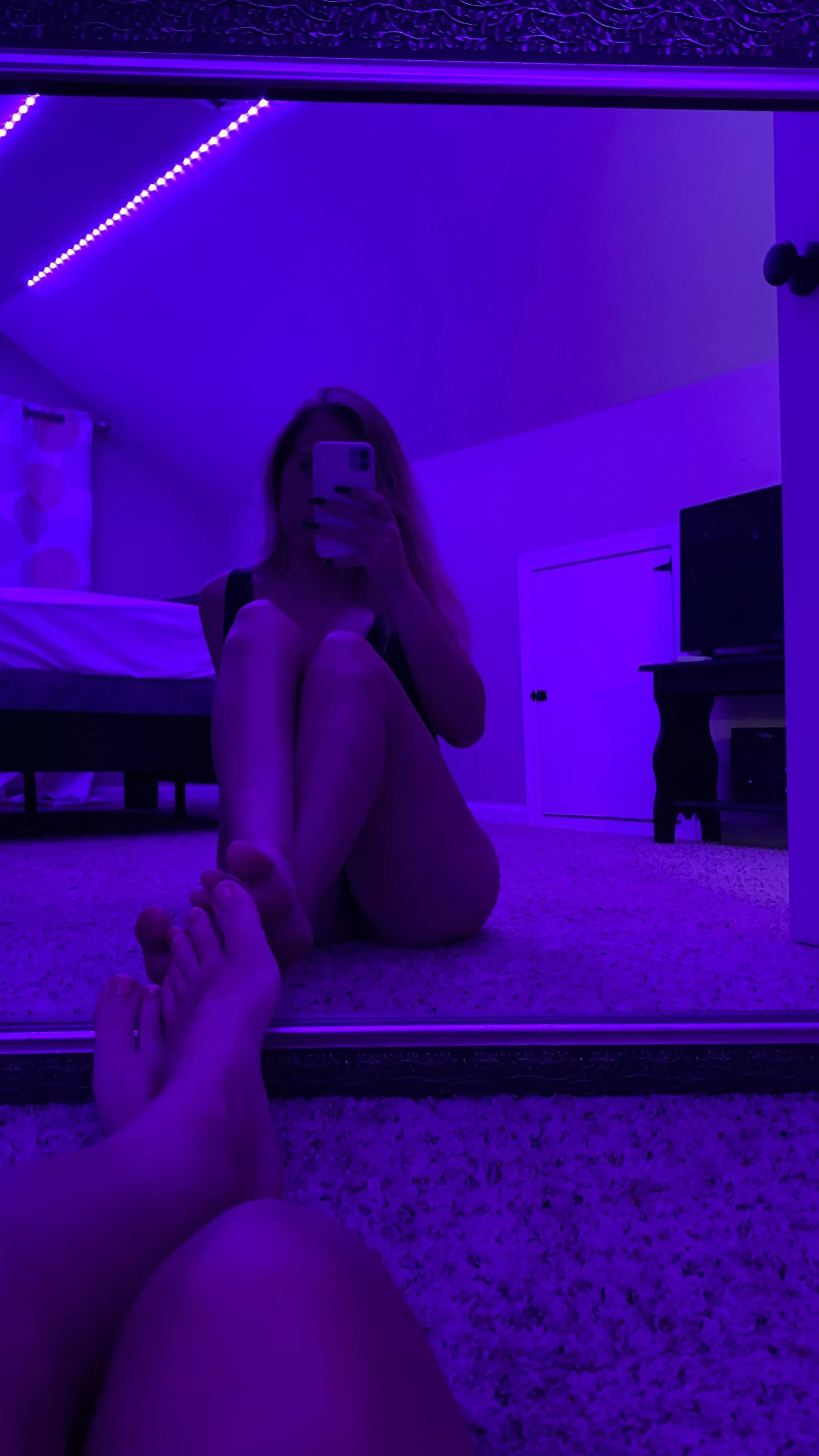 love my toes in the mirror