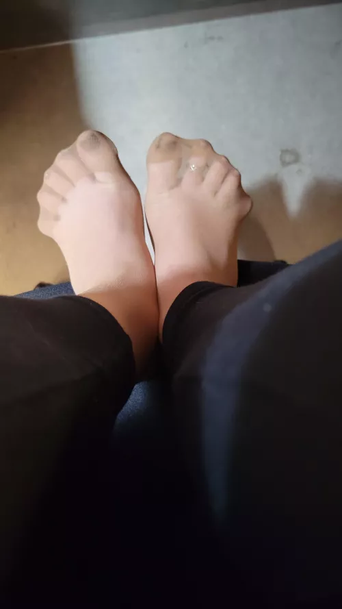 Love playing with my feet at work when no one is looking 🤭🤫😋