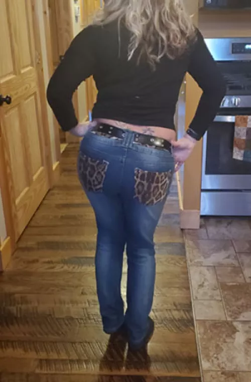 love showing off my ass in sexy jeans