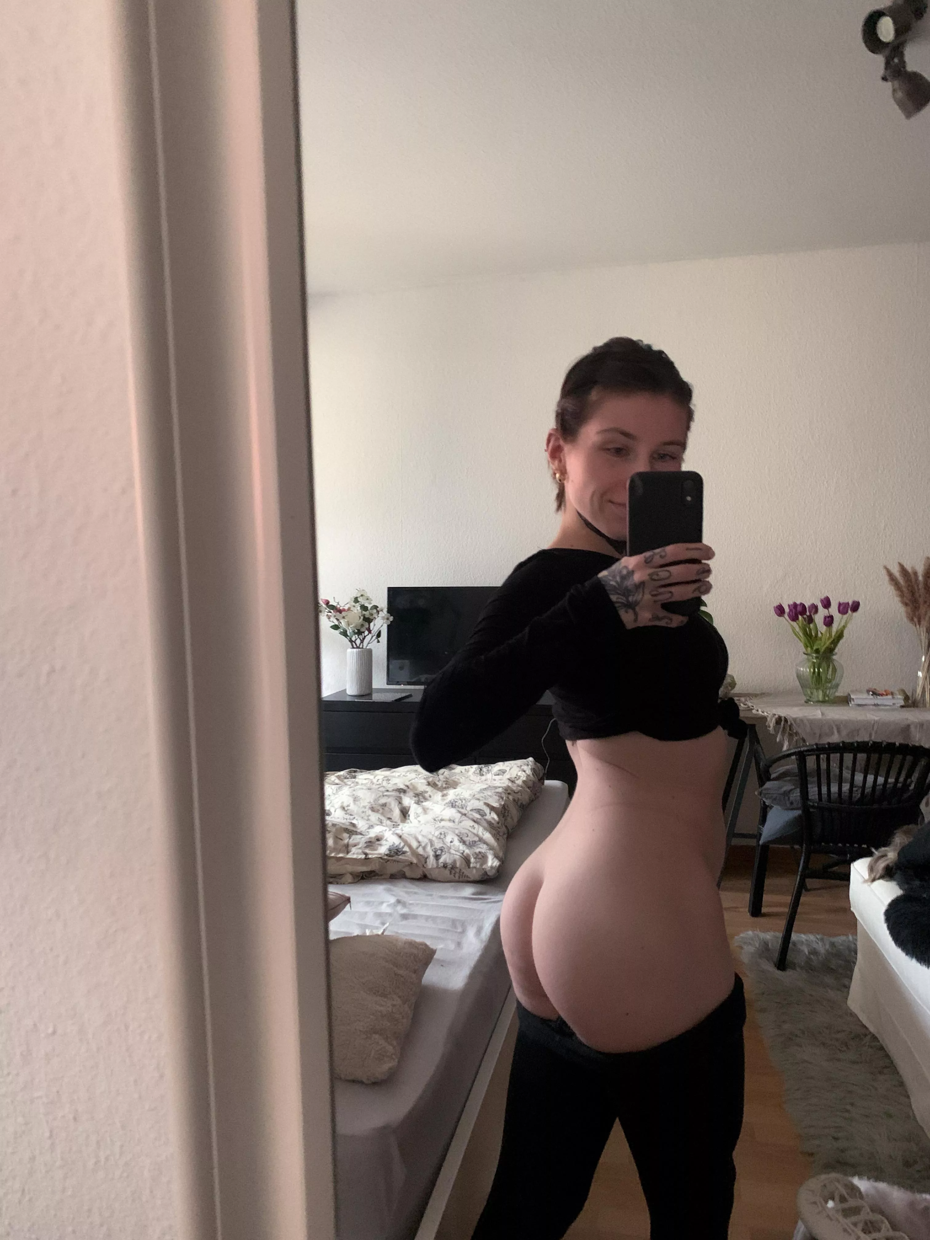 Love showing off my booty because I’m working hard for it :3