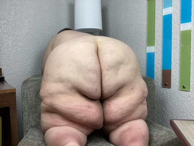 Love showing off my fat ass 🥵