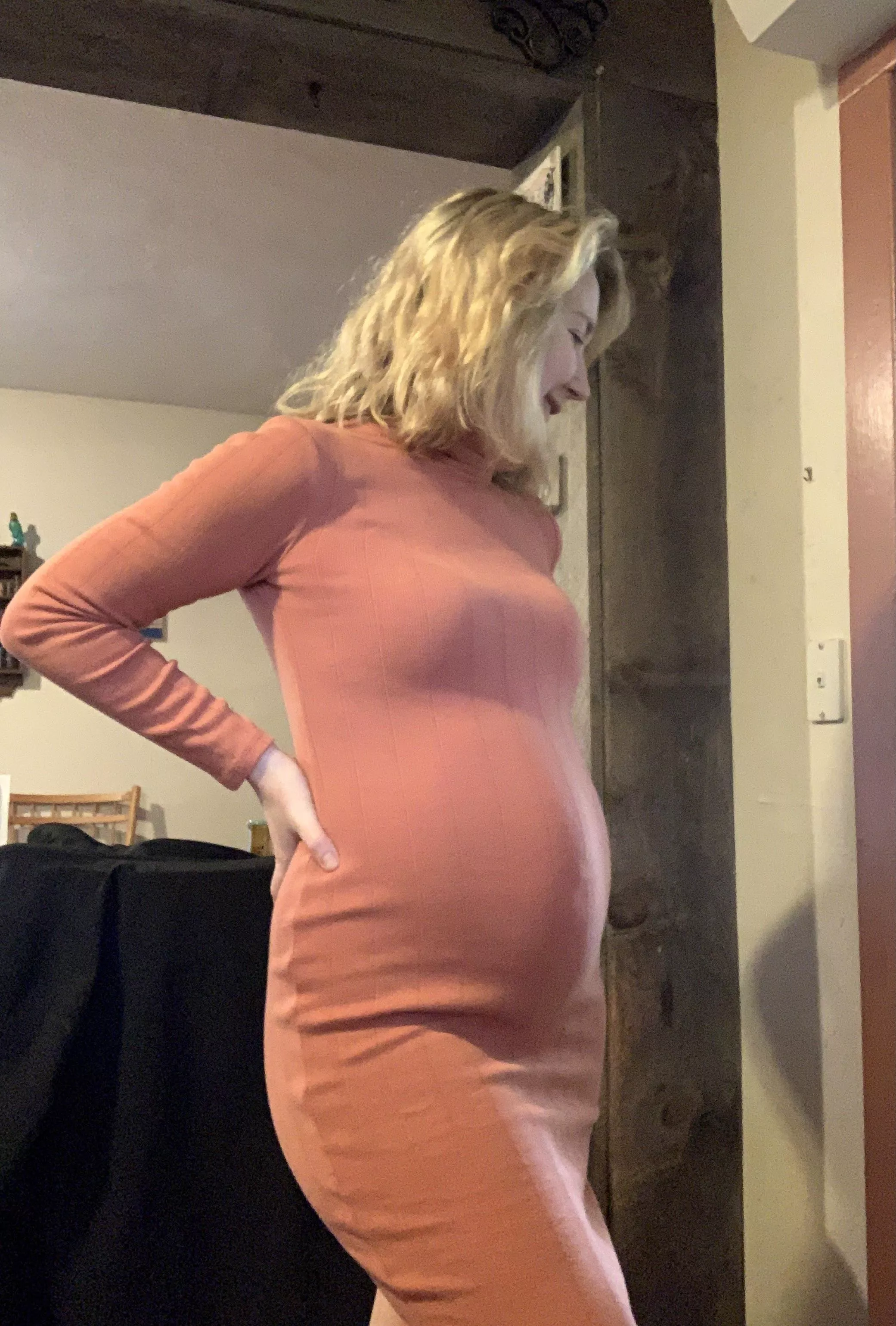 Love the curves in this dress ❤️