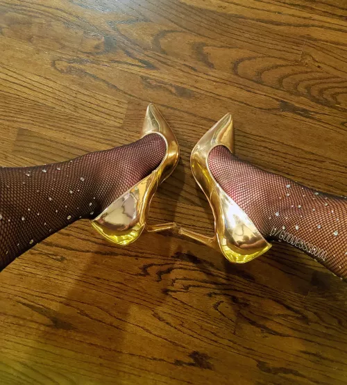 Love the holiday vibes this combo is giving! 🌟