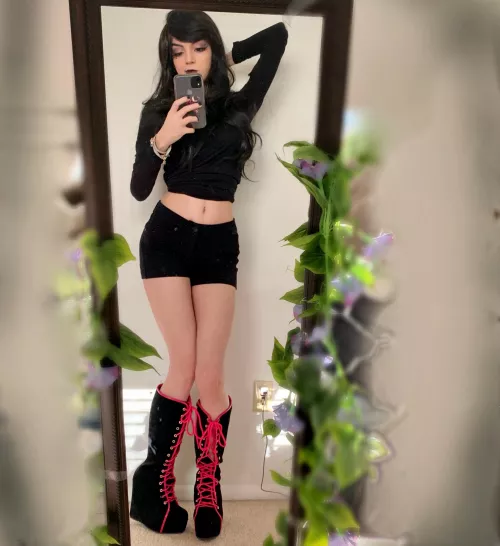 Love these pink laces 💕