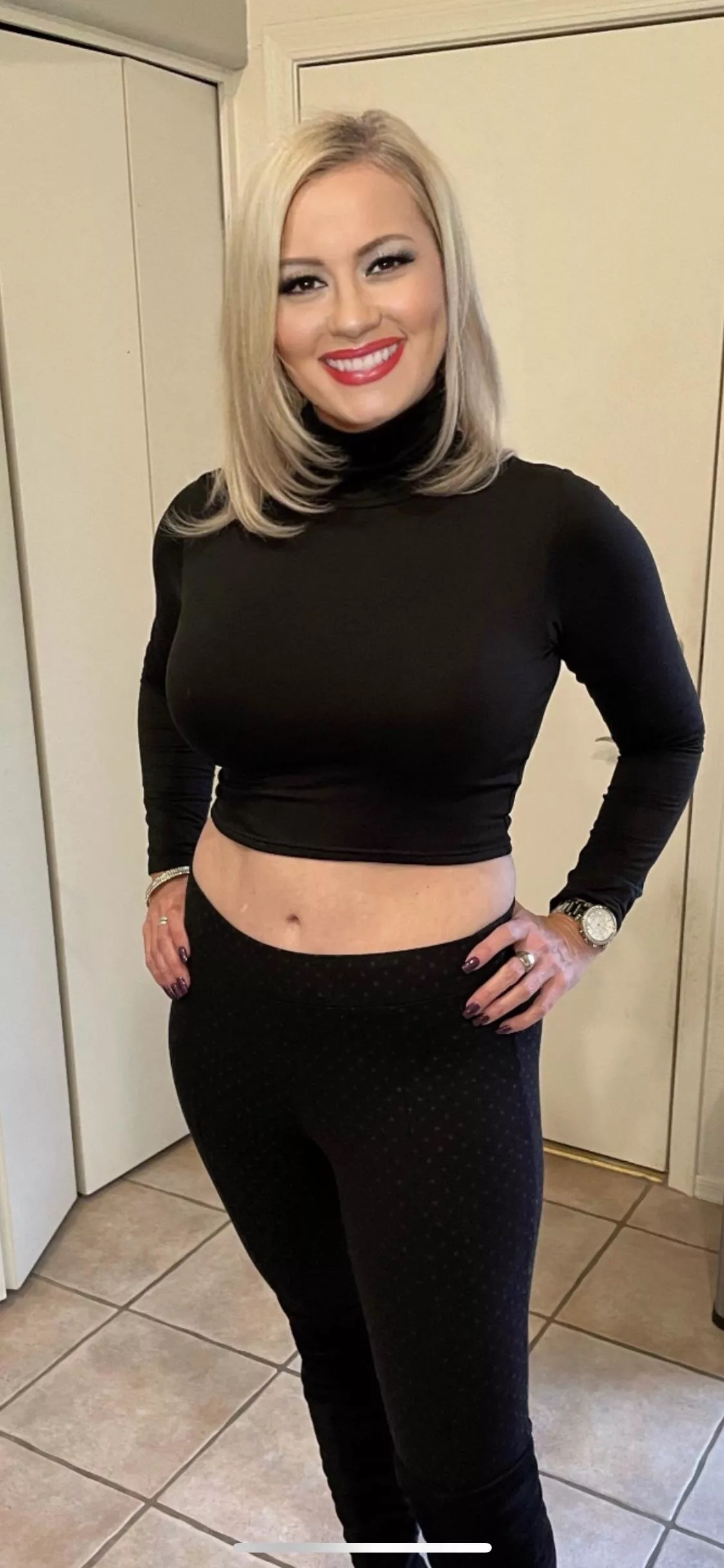 Love this all black outfit