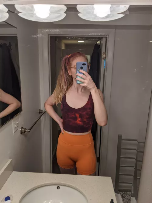 Love this color combo π§‘β₯οΈ