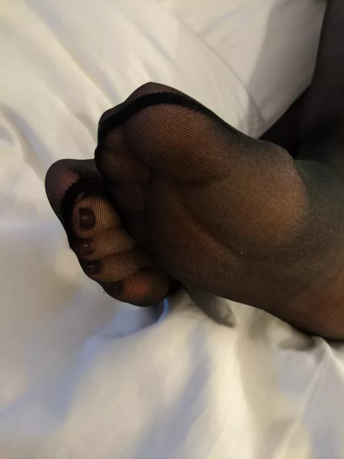 Love this pic for some reason...the black Hanes just does something to my feet