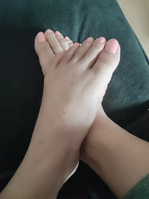 Love those toes to be covered with your cream