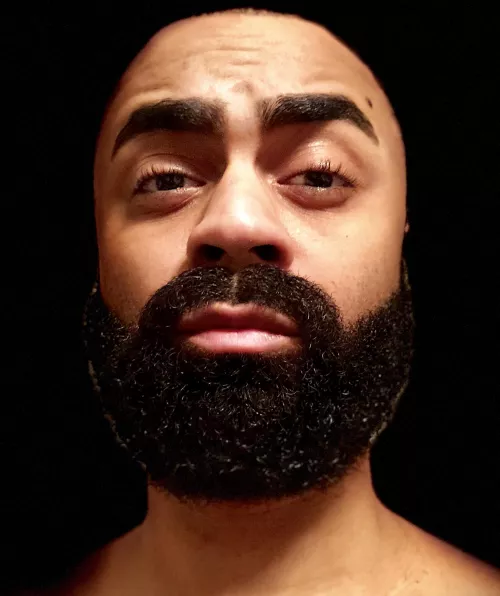 Love to have my face rode and beard soaked with warm thick pussy juices😏🤤