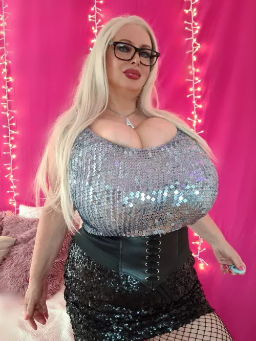 Love to push my boobs as big as possibleππ₯π₯