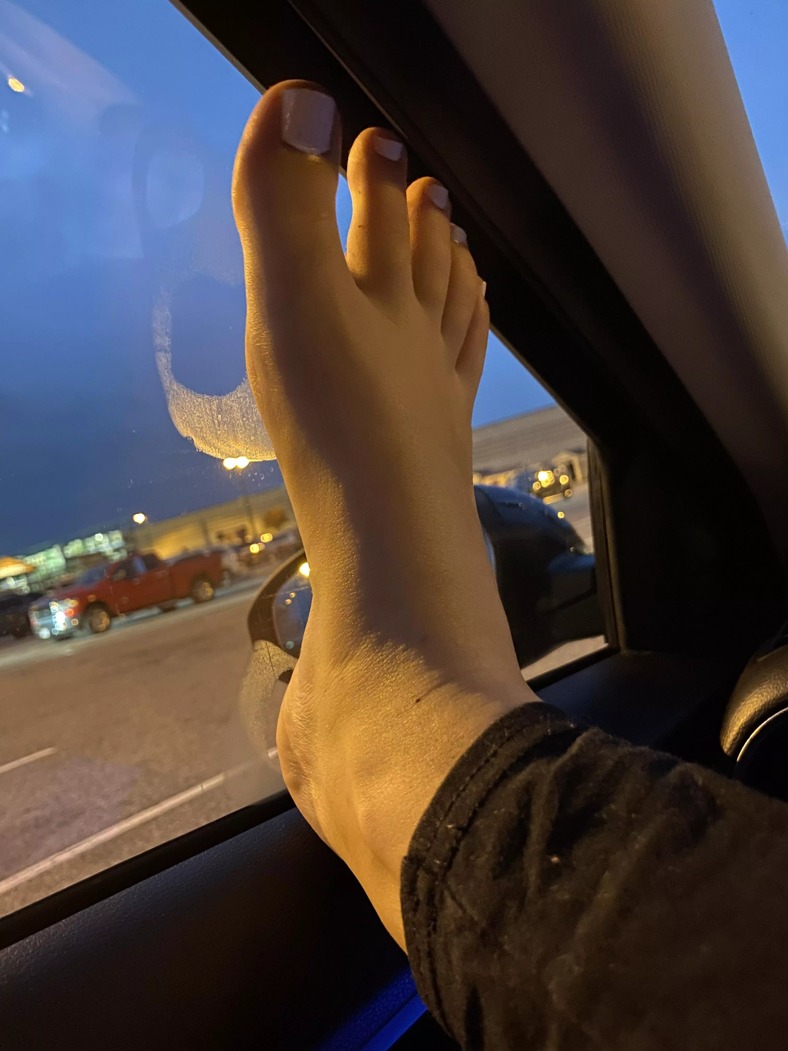 love when my warm feet leave a mark