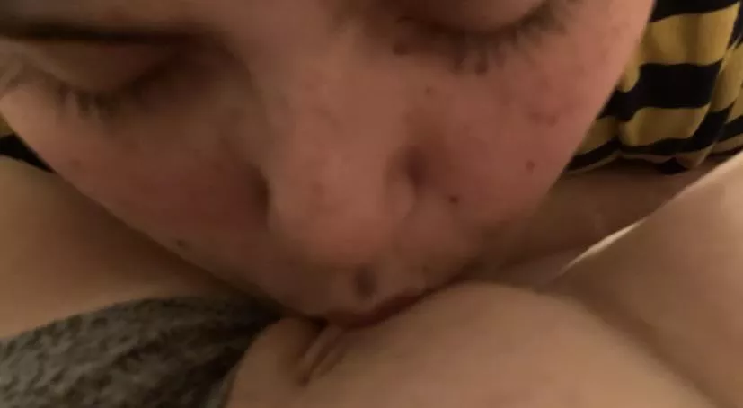 Love when she sucks it👅